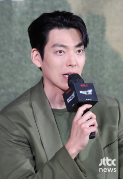 '택배기사' 김우빈 “이솜과 12년만 재회 호흡 맞출 때 행복“