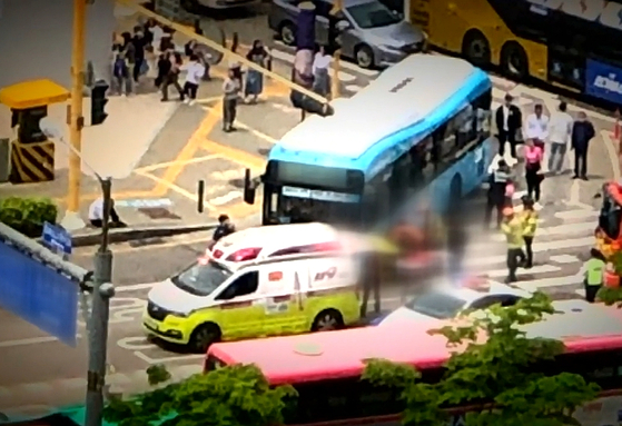 지난 10일 경기 수원시에서 일어난 스쿨존 사고 장면. 〈사진=JTBC 보도화면〉