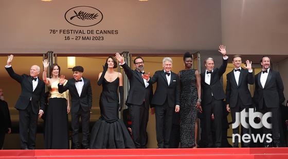 18일(현지시간) 오후 프랑스 칸 팔레 데 페스티발에서 '제76회 칸 국제영화제'(Cannes Film Festival) 비경쟁작 '인디아나 존스: 운명의 다이얼' 레드카펫 행사가 열렸다. 칼리 클로스, 켈리 러더포드, 촘푸 아라야, 아이쉬와라 라이, 젬마 찬,_루마 그로스, 장미셸 자르, 공리, 칼리스타 플록하트, 해리슨 포드, 아드리아나 리마, 안드레 레머스 등이 참석했다. 칸(프랑스) 박세완 엔터뉴스팀 기자 park.sewan@jtbc.co.kr (콘텐트비즈니스본부)