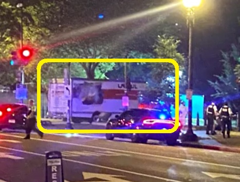 미국 백악관 인근 보안장벽과 충돌해 멈춰있는 화물차 (출처=로이터) 
