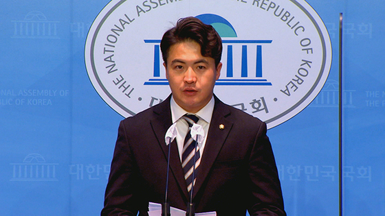 22대 총선 불출마 선언하는 오영환 더불어민주당 의원 (지난달 10일, 국회) 