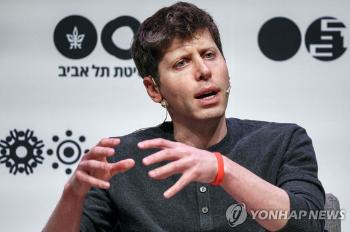 'AI, 인류에 위협가능' 경고한 오픈AI CEO “AI 감독기구 필요“