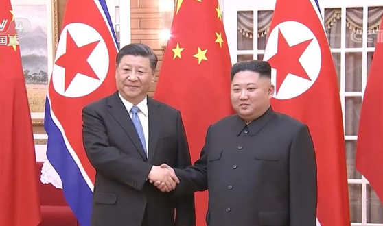 시진핑 중국 국가주석(왼쪽), 김정은 북한 국무위원장. 〈사진=CCTV 캡처·연합뉴스〉