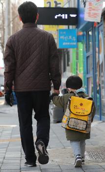 지난해 '맞벌이 가구' 비중 46.1%…역대 최고