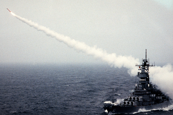 전투함에서 발사되는 토마호크 순항미사일. 〈사진=셔터스톡〉