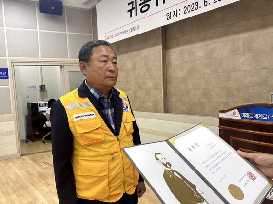 사우나에서 심폐소생술로 노인 2명 살린 대한적십자사 봉사원 박형래씨. 〈사진=대한적십자사 전북지사 제공〉