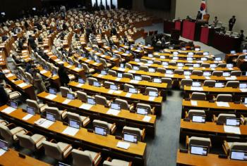 야당 주도 '노란봉투법' 국회 본회의 부의...여당 집단 퇴장