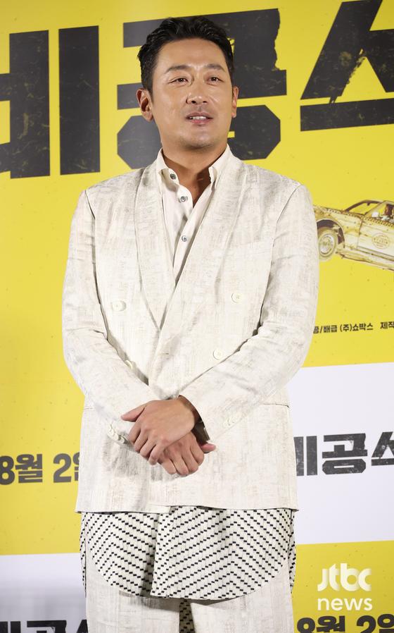 3일 오후 서울 용산구 CGV 용산아이파크몰에서 영화 '비공식작전' 제작보고회가 열렸다. 김성훈 감독과 배우 하정우, 주지훈이 참석했다. 박세완 엔터뉴스팀 기자 park.sewan@jtbc.co.kr (콘텐트비즈니스본부)