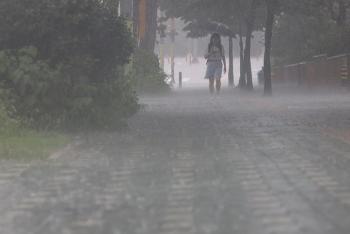 수도권·충청·전라서해안 등 호우특보…광주·전남 최대 200㎜ 비 더 온다