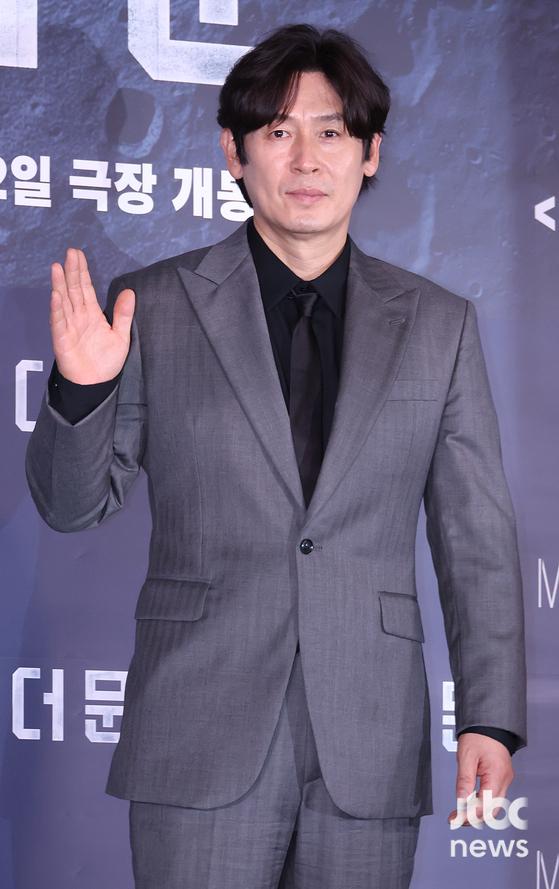 25일 오후 서울 용산구 CGV 용산아이파크몰에서 영화 '더 문' 언론시사회가 열렸다. 김용화 감독과 배우 설경구, 도경수, 김희애가 참석했다. 박세완 엔터뉴스팀 기자 park.sewan@jtbc.co.kr (콘텐트비즈니스본부)