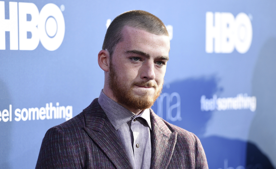 FILE - Angus Cloud, a cast member in the HBO drama series "Euphoria," poses at the premiere of the series at the ArcLight Hollywood, Tuesday, June 4, 2019, in Los Angeles. Cloud, the actor who starred as the drug dealer Fezco "Fez" O'Neill on the HBO series "Euphoria," has died. He was 25. Cloud's publicist, Cait Bailey, said McCloud died Monday at his family home in Oakland, California. No cause of death was given. (Photo by Chris Pizzello/Invision/AP, File) 060419125369, 21334631, FILE PHOTO  〈저작권자(c) 연합뉴스, 무단 전재-재배포 금지〉