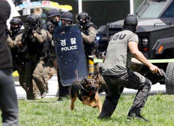 경찰 “장갑차와 특공대 강남역 등 10곳에 배치…치안활동“