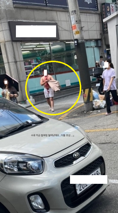 오늘(4일) 정오쯤 서울 수유역 강북구청 앞 도로에 피를 흘리는 남성이 있다는 신고가 들어와 경찰이 출동했다. 하지만 자해로 인한 것이라는게 확인됐다. 〈사진=JTBC 제보〉