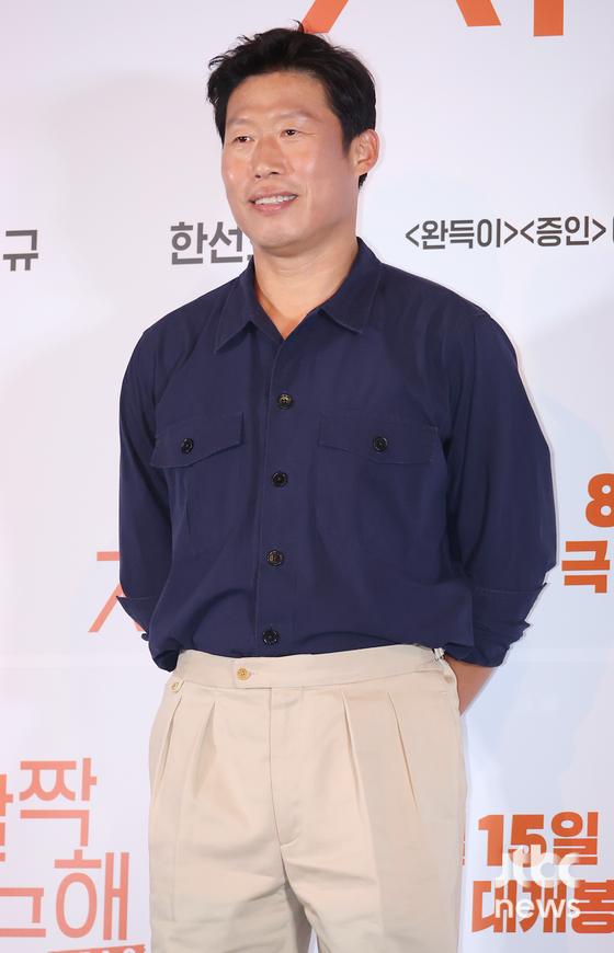 7일 오후 서울 용산구 CGV 용산아이파크몰점에서 영화 '달짝지근해: 7510' 언론시사회가 열렸다. 이한 감독과 배우 유해진, 김희선, 차인표, 진선규, 한선화가 참석했다. 박세완 엔터뉴스팀 기자 park.sewan@jtbc.co.kr (콘텐트비즈니스본부) 