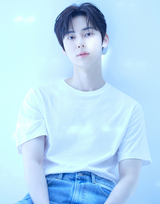 배우 황민현. 