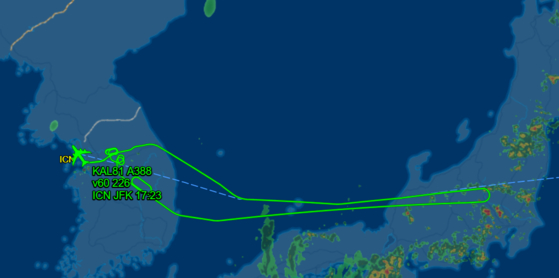 이륙한 지 5시간 30분만에 다시 인천공항으로 돌아온 KE081편. 착륙허용 중량을 맞추기 위해 한반도 상공에서만 3시간 가량 선회하며 연료를 소모했다 〈사진=플라이트어웨어 캡처〉 