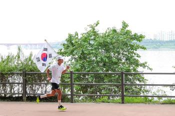 션 광복절 기념 81.5km 완주 15억 기부금 조성