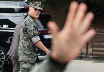 해병대 전 수사단장 측 “경찰 빨리 수사해야”…정작 경찰은 군 검찰 전화 한 통에 사본까지 파기