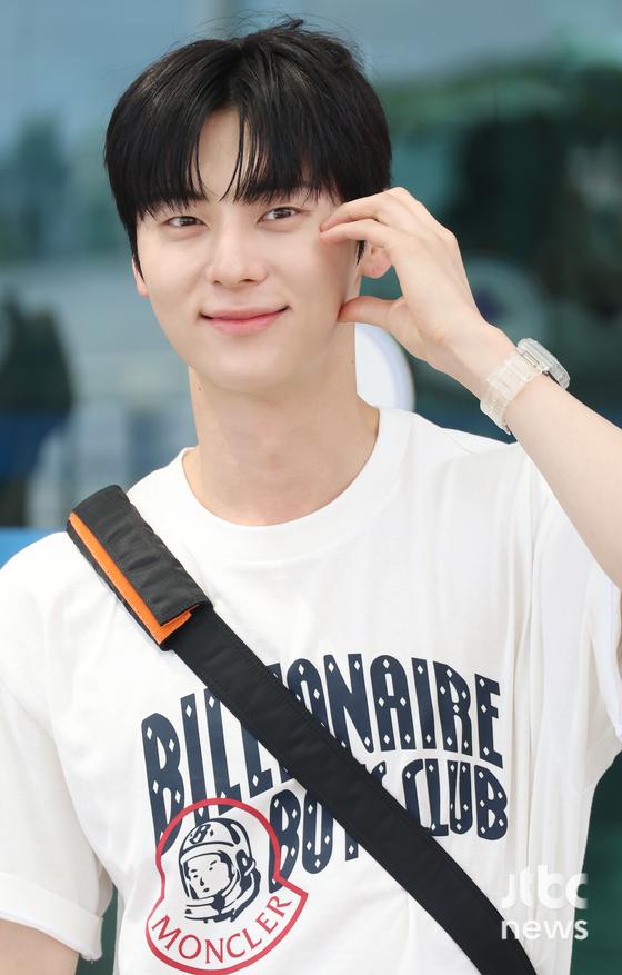 황민현, 잘생김 두 배 '외모 열일중'