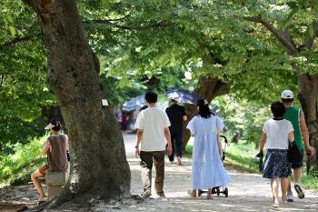 한낮 30도까지 올라 무더위…남해안과 제주도 강한 비