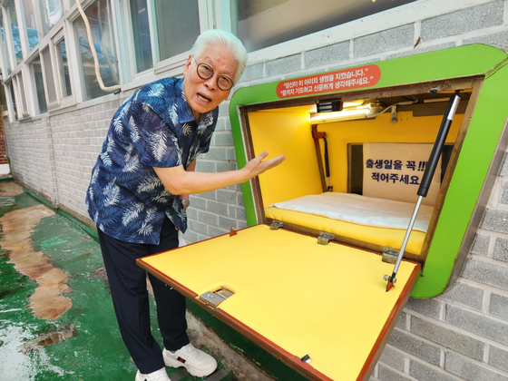 이종락 목사가 베이비박스에 대해 소개하고 있다. 〈사진=박지윤 기자〉