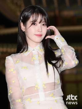 아이유, 3억 기부로 데뷔 15주년 기념 “작은 변화의 시작점“