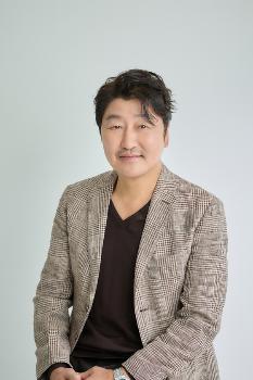 '거미집' 송강호 “공포? 예술? 선입견 없이 영화의 맛 즐겨 주시길“