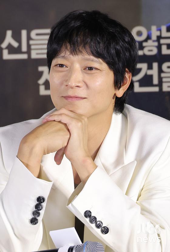 19일 오후 서울 용산구 CGV 용산아이파크몰점에서 영화 '천박사 퇴마 연구소: 설경의 비밀' 언론시사회가 열렸다. 김성식 감독과 배우 강동원, 이동휘, 이솜, 박소이, 김종수, 허준호가 참석했다. 박세완 엔터뉴스팀 기자 park.sewan@jtbc.co.kr (콘텐트비즈니스본부)