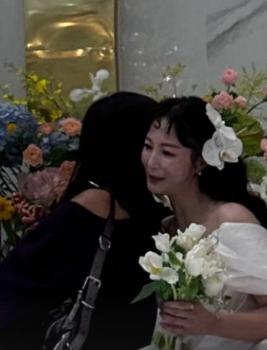 이효리, 절친 안혜경 결혼식 참석 “행복하게 잘 살아“