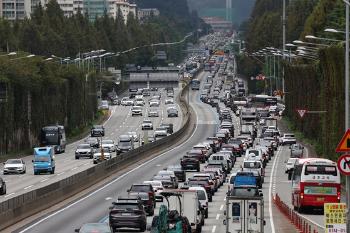 고속도로 귀성길 정체 시작…서울→부산 6시간 50분