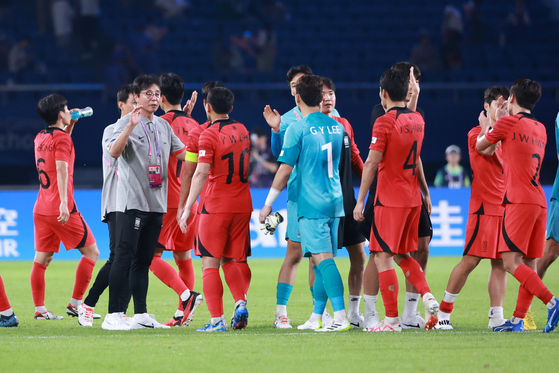  2022 항저우 아시안게임 남자축구 황선홍 호가 중국과 8강에서 맞붙는다 〈사진=연합뉴스〉