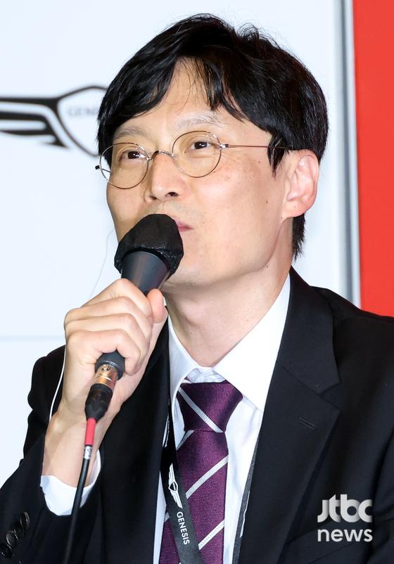 4일 오후 부산 해운대구 우동 영화의 전당 중극장에서 부산국제영화제 개막작 '한국이 싫어서' 기자회견이 열렸다. 장건재 감독과 윤희영 프로듀서, 남동철 집행위원장 직무대행, 주종혁, 김우겸이 참석했다. 김현우 엔터뉴스팀 기자 kim.hyunwoo3@jtbc.co.kr (콘텐트비즈니스본부)