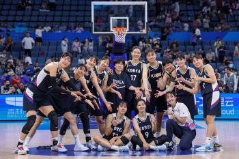 여자 농구 대표팀, 북한 꺾고 AG 동메달…93-63 완승(종합)