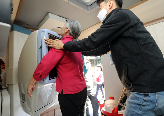 결핵 검진을 받고 있는 모습. 〈사진=연합뉴스〉