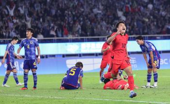 한국 축구 아시안게임 3연패…2-1로 일본 꺾어(종합)