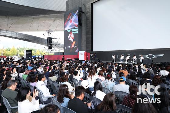 7일 오후 부산 해운대구 우동 영화의 전당에서 영화 '화란' 오픈토크가 열렸다. 김창훈 감독과 배우 홍사빈, 송중기, 김형서가 참석했다. 박세완 엔터뉴스팀 기자 park.sewan@jtbc.co.kr (콘텐트비즈니스본부) 