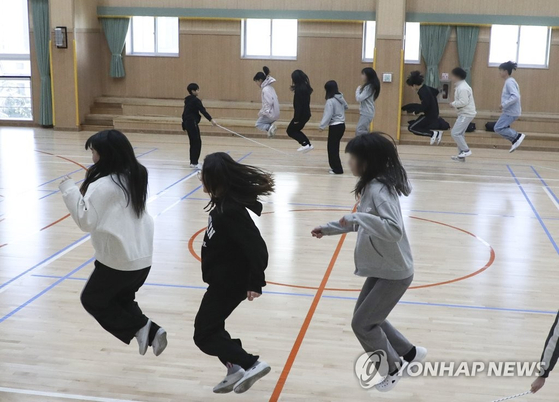 초등학교 즐거운 체육 시간 〈사진=연합뉴스〉