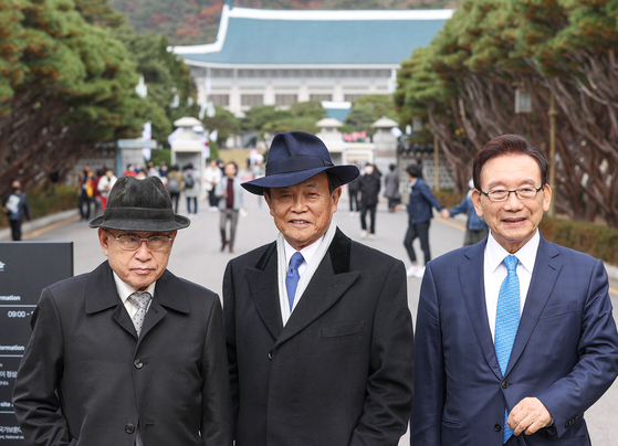 일본의 전 총리 아소 다로 자민당 부총재가 한국 역대 대통령 '대부분 죽임을 당하거나 체포된다'는 발언을 했다고 일본 마이니치 신문이 보도했다 〈사진=연합뉴스〉