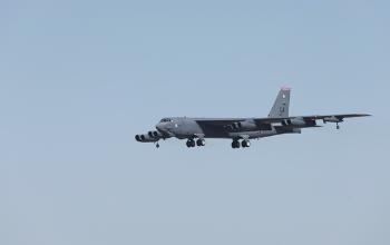 '핵무장 가능' 미국 전략폭격기 B-52, 국내 첫 착륙