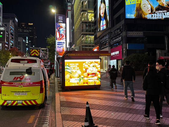 27일 밤 10시 전후 강남역 거리 모습. 〈사진=이세현 기자〉