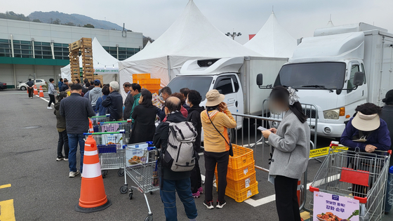 1일 서울 서초구 양재 하나로마트에서 진행된 한우데이 행사에 많은 소비자가 몰렸다. 〈사진=이지현 기자〉