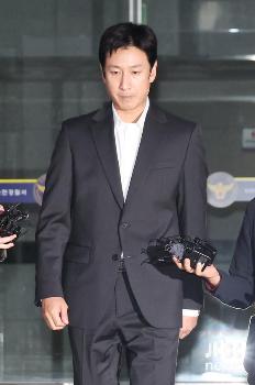 '이선균 출입 의혹' 유흥업소 직원 마약 혐의 소환 조사