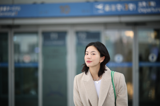 이설, 영화제 참석차 베를린 출국…모던한 공항패션