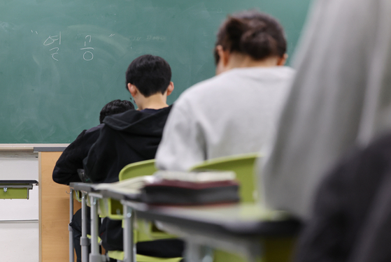 지난달 17일 서울 시내 한 고등학교에서 고3 학생들이 자율 학습하고 있다. 〈사진=연합뉴스〉