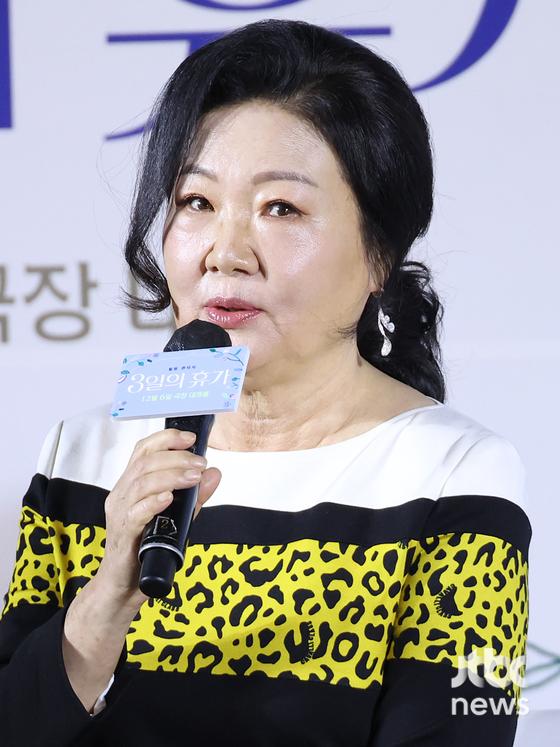 영화 '3일의 휴가' 제작보고회가 13일 오전 서울 CGV용산아이파크몰점에서 열렸다. 배우 신민아, 김해숙, 강기영, 홍보라, 감독 육상효가 참석했다. 박세완 엔터뉴스팀 기자 park.sewan@jtbc.co.kr (콘텐트비즈니스본부)