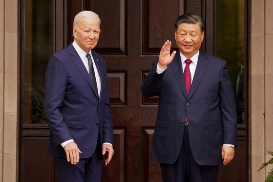 조 바이든 미국 대통령(왼쪽)과 시진핑 중국 국가주석. 〈사진=로이터 연합뉴스〉