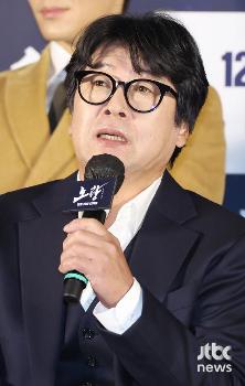 '노량' 이순신 김윤석 “최민식·박해일 '다 내려놓고 기도하라' 조언“