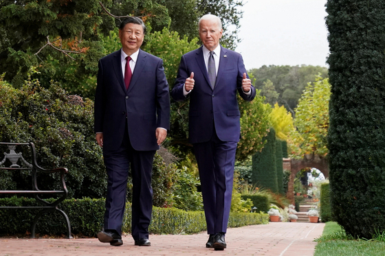 조 바이든 미국 대통령(오른쪽)과 시진핑 중국 국가주석. 〈사진=로이터 연합뉴스〉