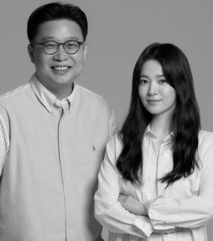 송혜교·서경덕, 대만 한국학교에 조명하 의사 부조 기증