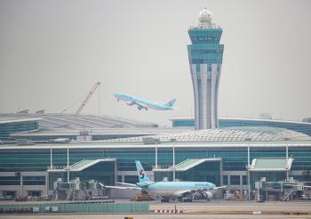 [단독]보안요원 폭행하고, 양주병 내리치고…인천공항 난동 승객들, 이틀 연속 '무사 출국' 